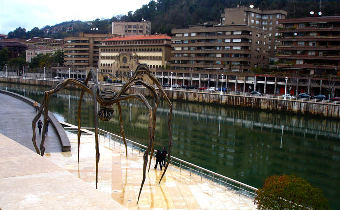 maman_spider_big_large_huge_bilbao_guggenheim_Louis_Bourgeois