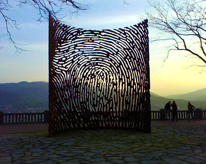 thumb_print_huge_big_funicular_tram_hill_bilbao_top_artxandra_red-sculpture_spain