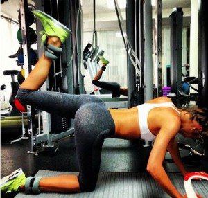 victorias_secret_candice_swanepoel_butt_workout_gym_exercise_angel_plank