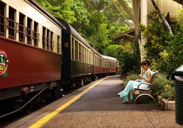 shilpa_ahuja_look_mint_green_dress_maxi_slit_belt_train_australia_kuranda_railway_turquoise_blue_bun