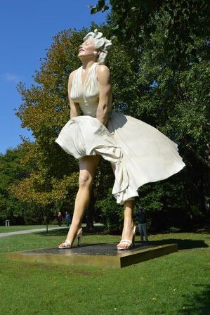 forever_marilyn_monroe_statue_sculpture_new_jersey_city_giant_palm_springs_white_dress