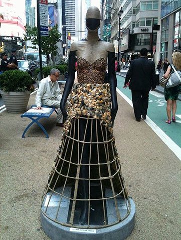 mannequin_catwalk_sidewalk_garment_district_statue_sculpture_new_york_city_dress_designer