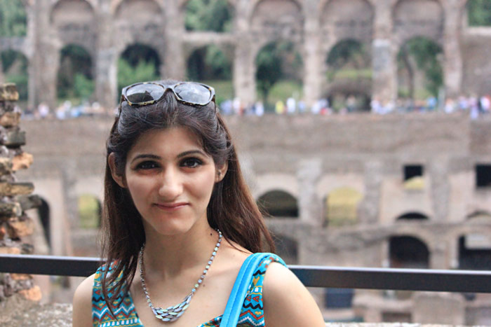 shilpa_ahuja_travel_summer_look_outfit_rome_colosseum_italy_green_dress