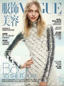 summer_fashion_trends_2015_vogue_china_metallic_sequin_shirt_silver_magazine_june_issue_cover