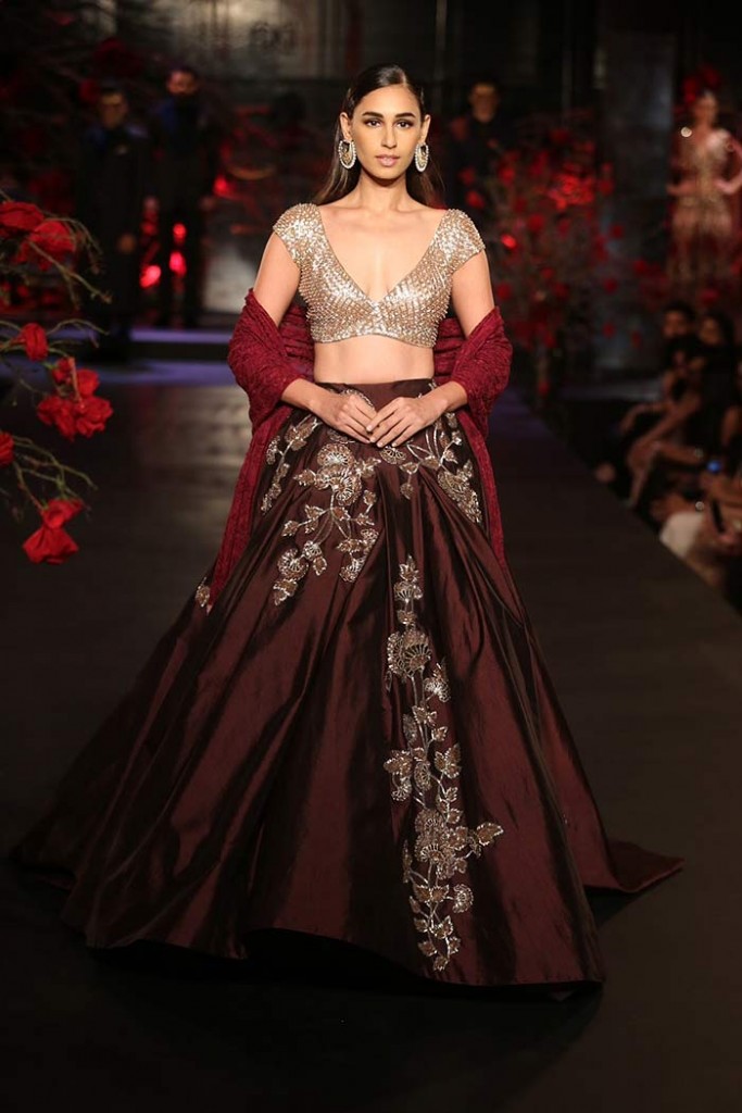 Sara Ali Khan in Designer Lehenga at India Couture Week 2019 – Lady India