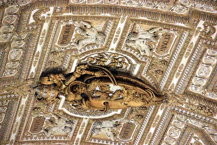 art_vatican_city_ceiling_sculpture_st_peters_basilica_rome_italy_budget_travel_tips_tourism