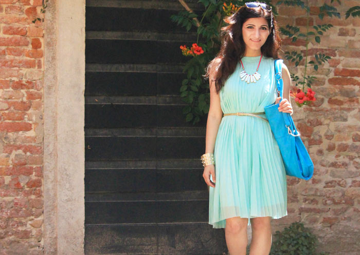 shilpa_ahuja_sky_blue_dress-bag_tote_hobo_travel_venice_look