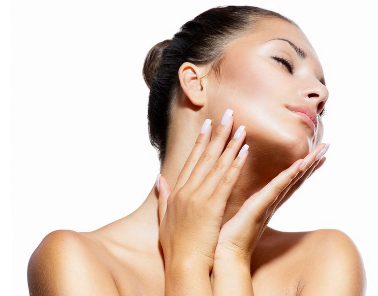 skin-care-tips-facewash-massage-face-girl