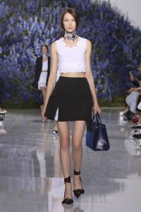 04-dior-spring-summer-2016-rtw-fashion-show-paris-week-black-skirt-white-crop-top-blue-bag-runway
