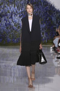 07-dior-spring-summer-2016-rtw-fashion-show-paris-week-brown-shoes-thick-ankle-strap-bag