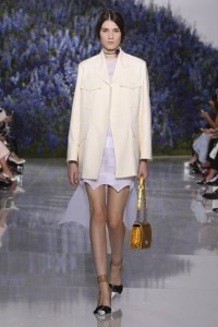 11-dior-spring-summer-2016-rtw-fashion-show-paris-week-all-white-look-jacket-mini-yellow-bag