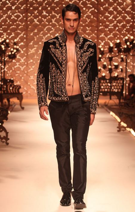 designer-wedding-dress-for-men-latest-winter-2015-2016-couture-groom-outfit-rohit-bal-couture-topless-black