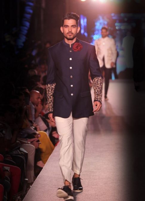 designer-wedding-dress-for-men-winter-2015-2016-couture-groom-outfit-manish-malhotra-navy-embroidery-jacket-white-pants-gold