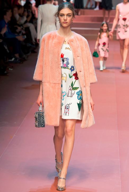 fall-2015-winter-2016-fashion-color-trends-runway-dolce-gabbana-peach-coat-jacket