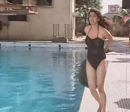 juhi-chawla-darr-best-bollywood-bikini-swimsuit-hot