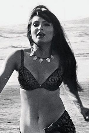 parveen-babi-bikini-babe-bollywood-actress-hot-sexy-girl