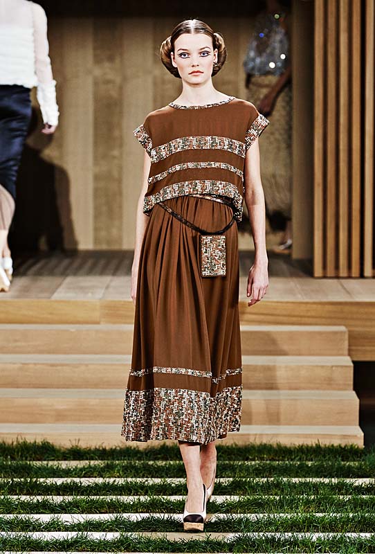 chanel-spring-summer-2016-couture-outfit-38-brown-dress