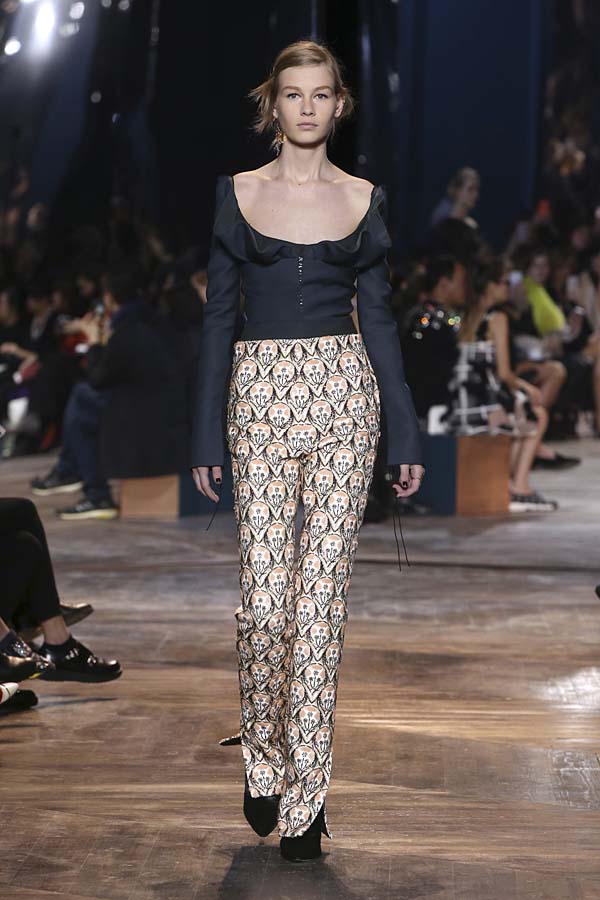 dior-spring-summer-2016-couture-outfit-20-navy-top-pants-