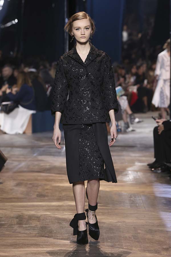 dior-spring-summer-2016-couture-outfit-9-black-skirt-suit-embroidery