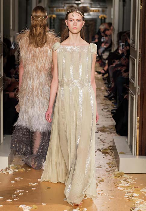 valentino-spring-2016-couture-dress-pfw-ss16-52-beige-eggshell-gown-headress