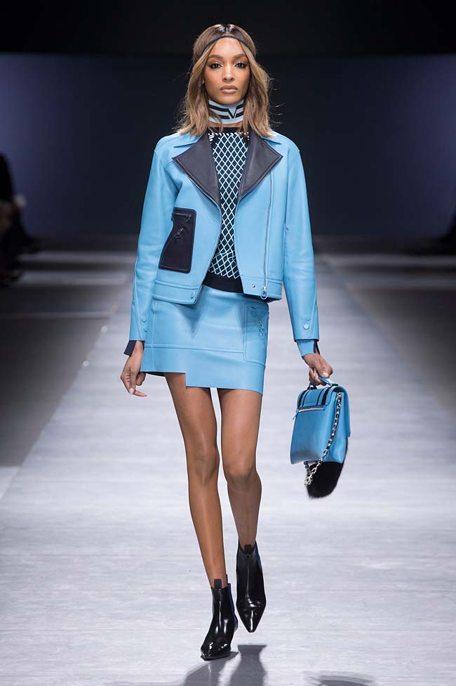 Versace Women's Fall/Winter 2016 Fashion Show Review