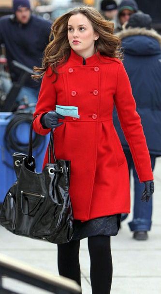 best-gossip-girl-winter-outfit-blair-waldorf-leighton-meester-red-coat-handbag