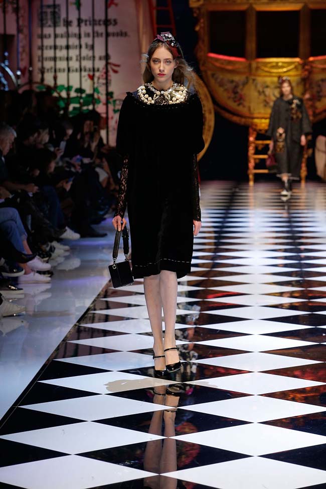 dolce-and-gabbana-fall-winter-2016-17-women-fashion-show-runway-78-