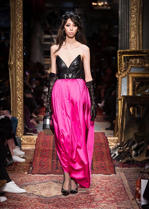 moschino-fall-2016-winter-2017-collection-latest-runway-fashion-show-dresses (5)-pink-skirt