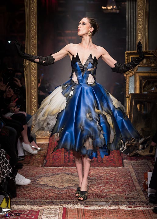 moschino-fall-2016-winter-2017-collection-latest-runway-fashion-show-dresses (50)-goth-prom-dress-burnt-blue