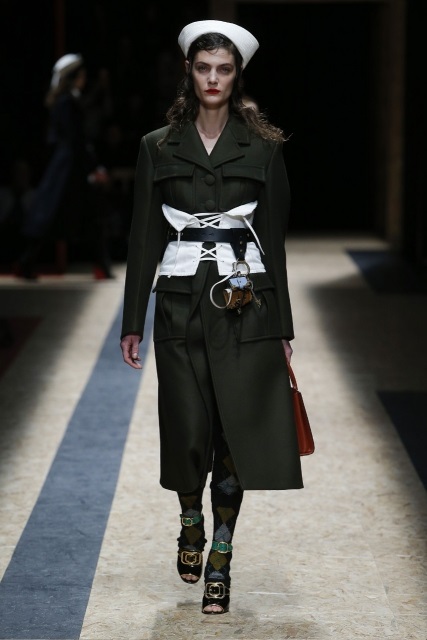 prada-fall-2016-winter-2017-latest-fashion-collection-outfits (5)-dresses