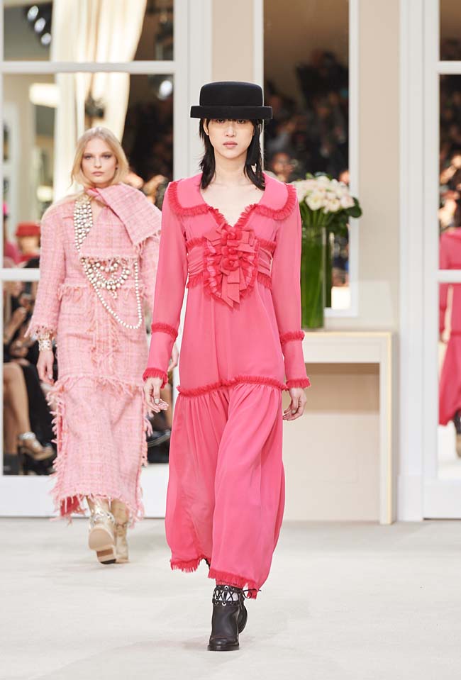 chanel-fall-winter-2016-collection-rtw-ready-to-wear-dresses (13)-pink-dress-skirt-hat