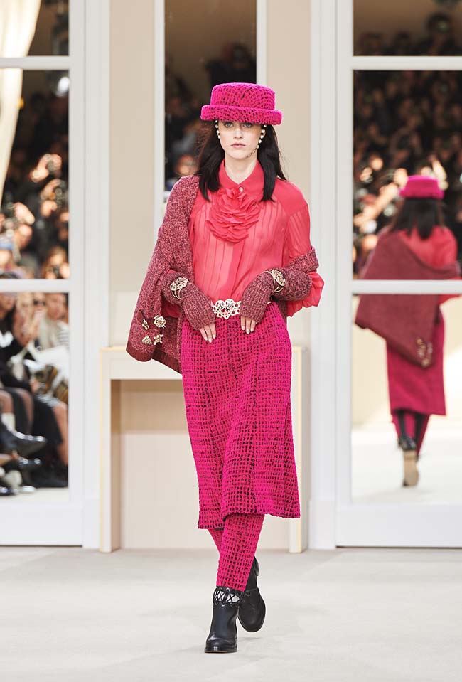 chanel-fall-winter-2016-collection-rtw-ready-to-wear-dresses (3)-pink-dress-boots-hat-top