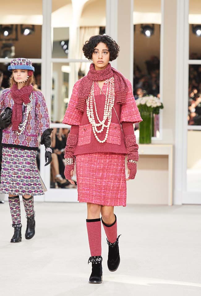 chanel-fall-winter-2016-collection-rtw-ready-to-wear-dresses (5)-pearl-necklace-pink-outfit