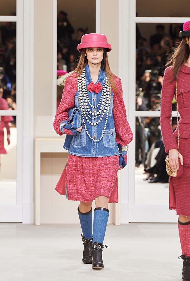 chanel-fall-winter-2016-collection-rtw-ready-to-wear-dresses (8)-pink-dress-blue-jacket