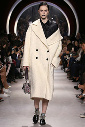 dior-black-lipstick-white-coat-fashion-week-show-fw16-rtw-fall-winter-dress