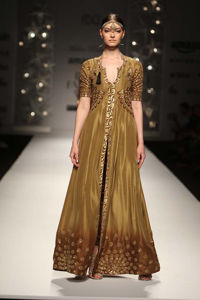 malini-ramani-aw16-dress-aifw-amazon-india-fashion-week-2016-autumn-winter (9)-brown-gown-indowestern