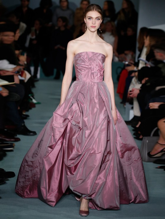 oscar-de-la-renta-fall-2016-winter-2017-rtw-collection-dresses (49)-pink-sheen-gown-strapless