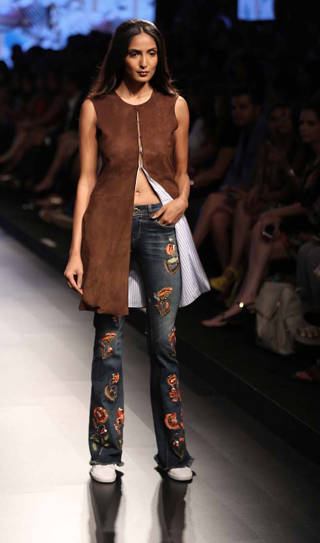 Monisha-Jaising- lakme-fashion-week-summer-resort-ss-2016-embroidered-flared-jeans