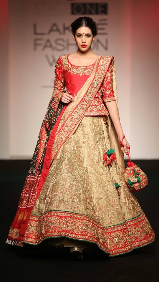 indian-bridal-wedding-lehengas-latest-designs-red-lancha-gold-designer-Saroj-Jalan