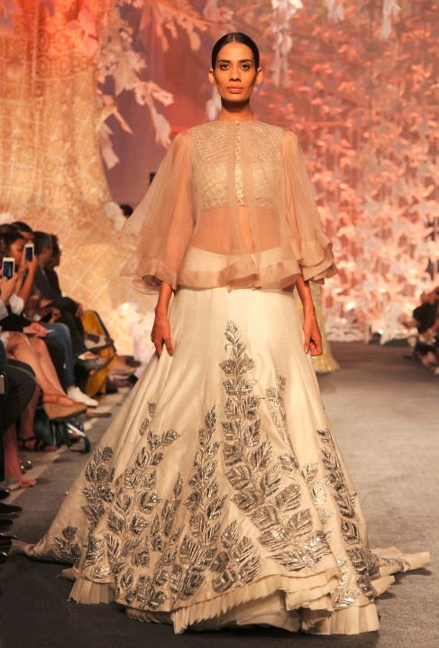 indian-engagement-party-dresses-lehenga-poncho-choli-manish-malhotra-indowestern-outfit-2016-designer