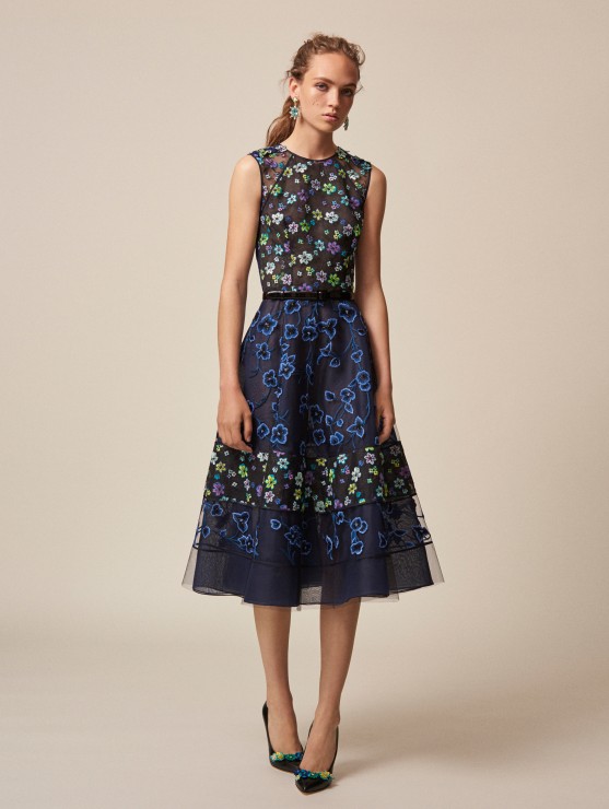 oscar-de-la-renta-resort-2016-fashion-collection-dress-outfit (6)-blue-black-floral-skirt