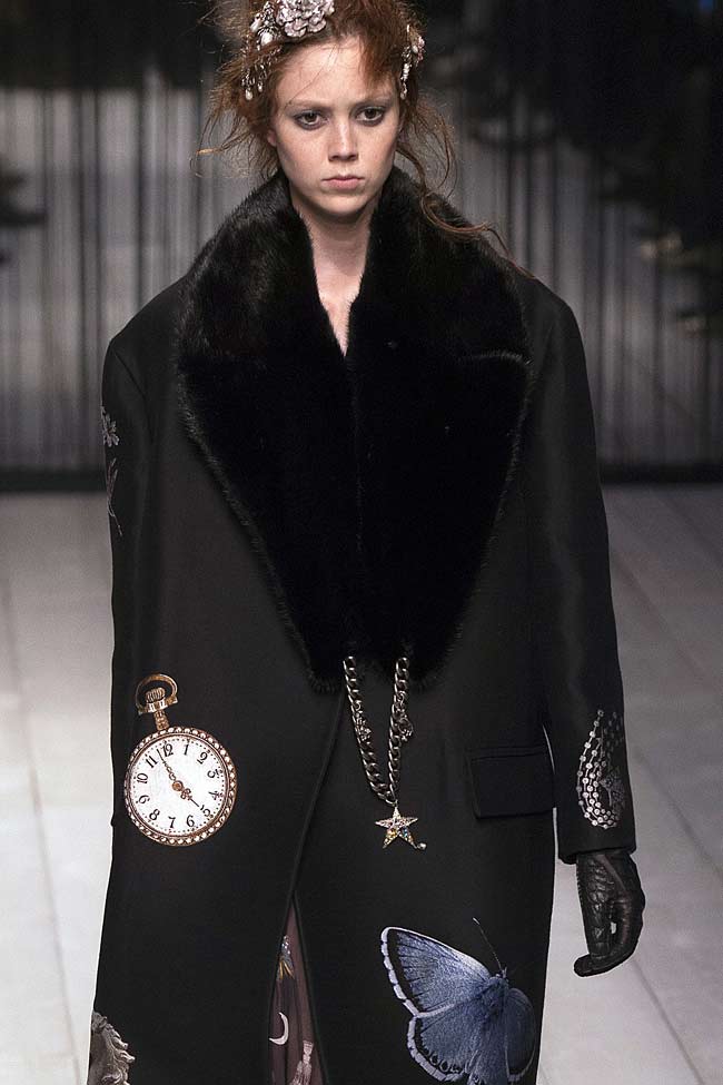 alexander-mcqueen-fur-collar-coat-fw16-fall-winter-2016-latest-fashion-trends