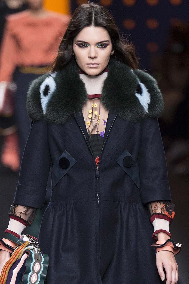 fendi-fur-collar-kendall-jenner-coat-fw16-fall-winter-2016-latest-fashion-trends
