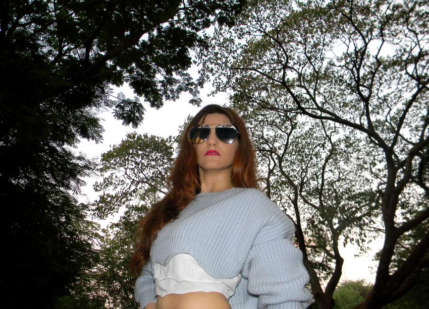 indian-fashion-blogger-shilpa-ahuja-dior-split-best-sunglasses-blue-sweater-look