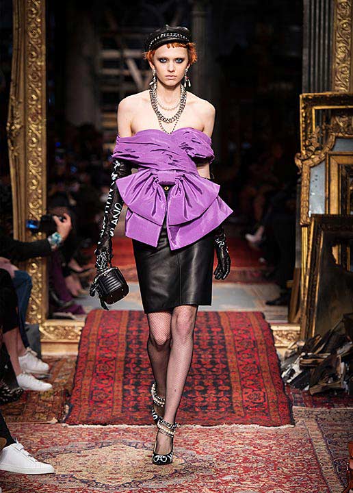 moschino-fall-2016-winter-2017-collection-purple-knot-off-the-shoulder-top