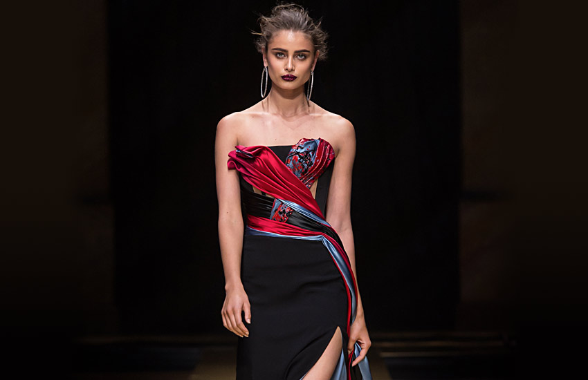 Atelier_Versace_Fall-2016_couture-collection-fashion-week-taylor-hill-red-gown