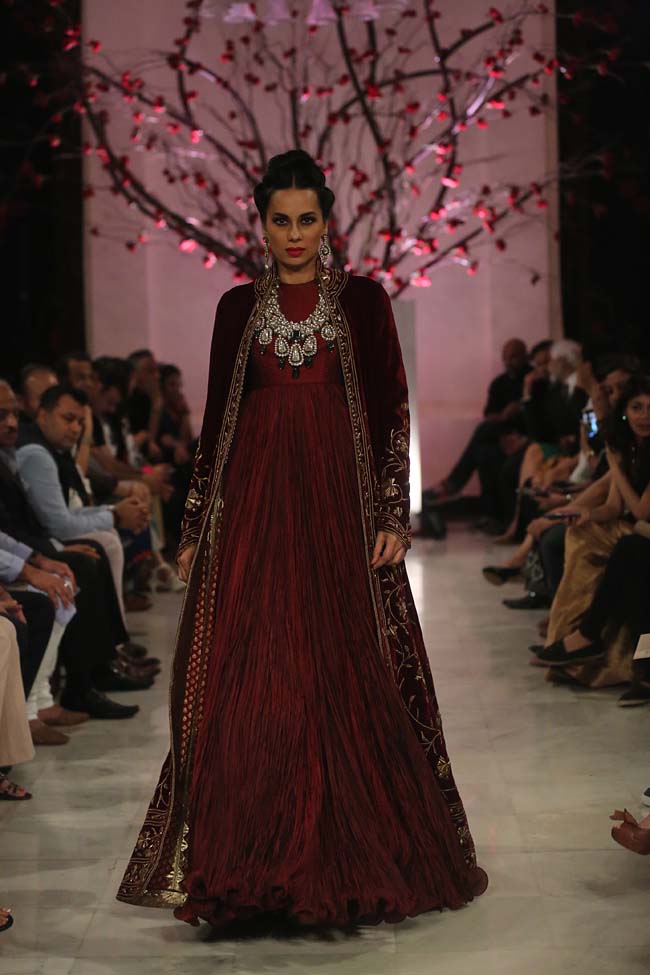 Rohit-Bal-India-Couture-Week-2016-collection-designer-dresses (11)-silk-gown