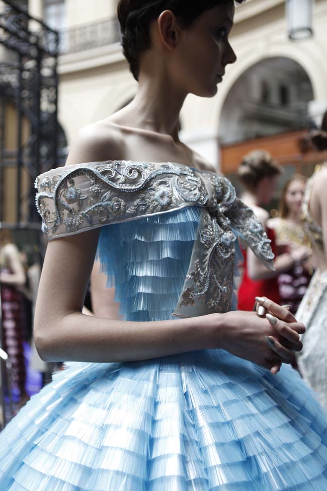 guo-pei-fw16-haute-couture-off-shoulder-blue-layered-gown-fall-winter-2016-17-dress