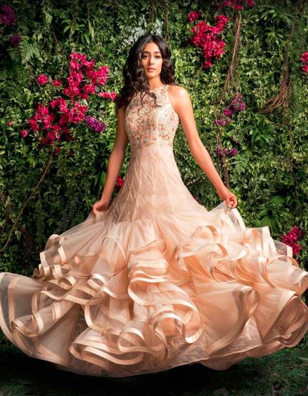 latest-indian-engagement-gowns-dresses-outfit-clothes-peach-shyamal-bhumika