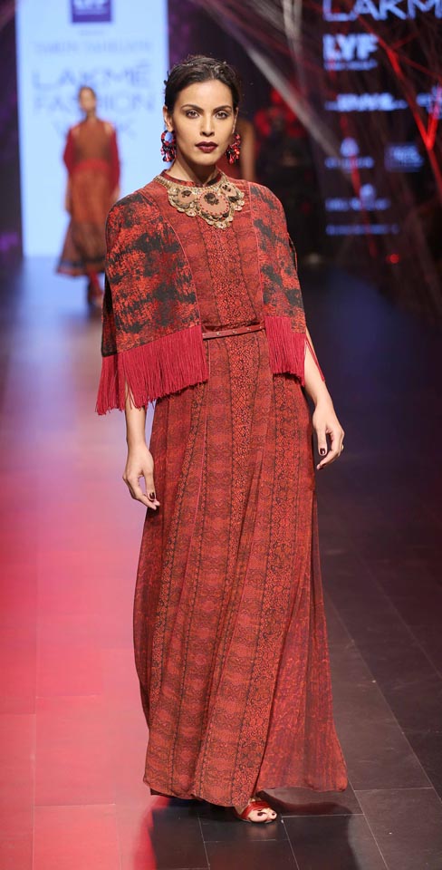 Deepti-Gujral-Tarun-Tahiliani-Lakme Fashion-week-2016-red-dress-indian-model-lfw